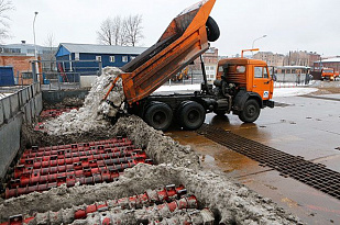  Работа снегоплавильного пункта. © / Михаил Киреев / РИА Новости